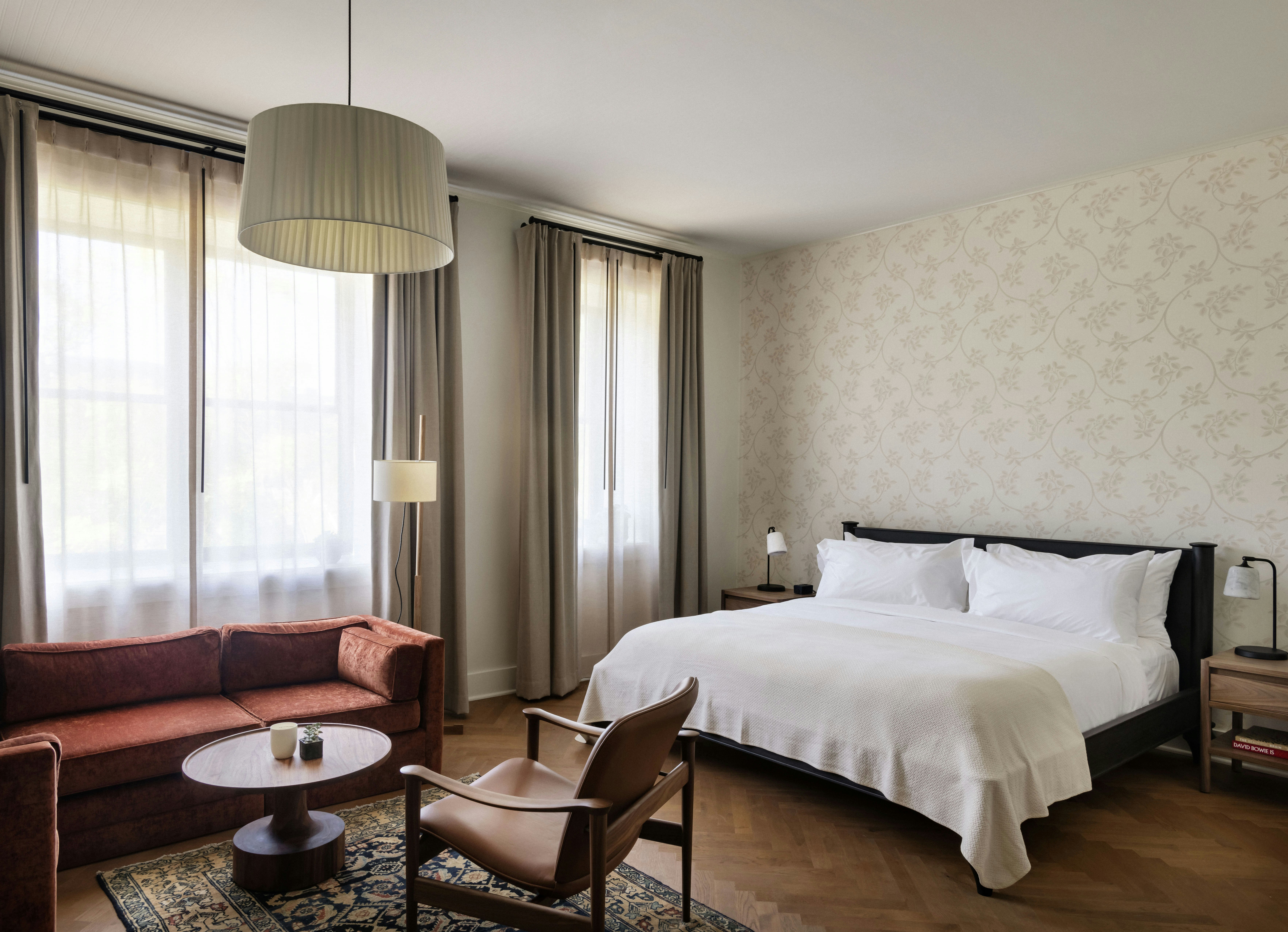 Deluxe King Room - Bedroom